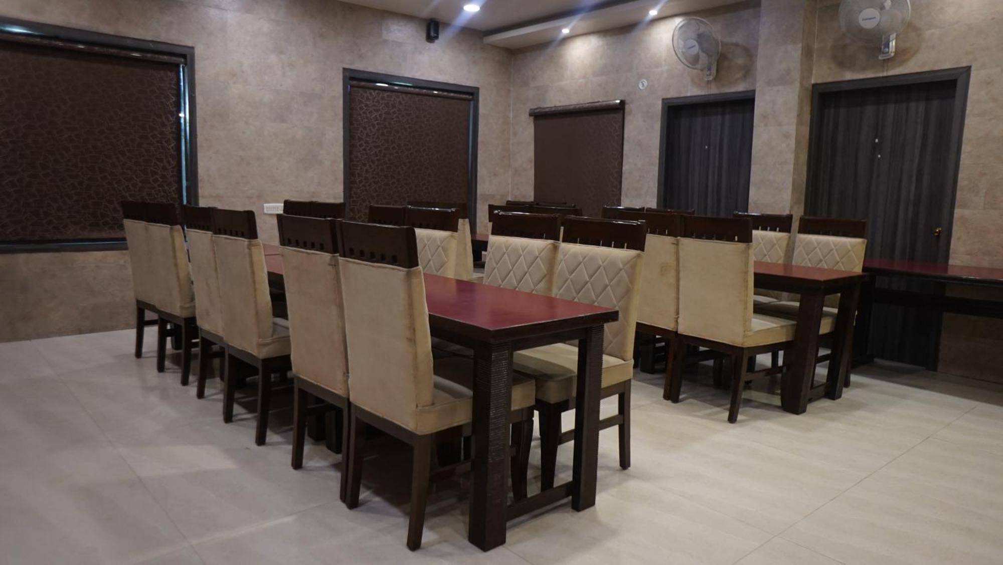 Hotel Park Regency Gorakhpur Exterior foto
